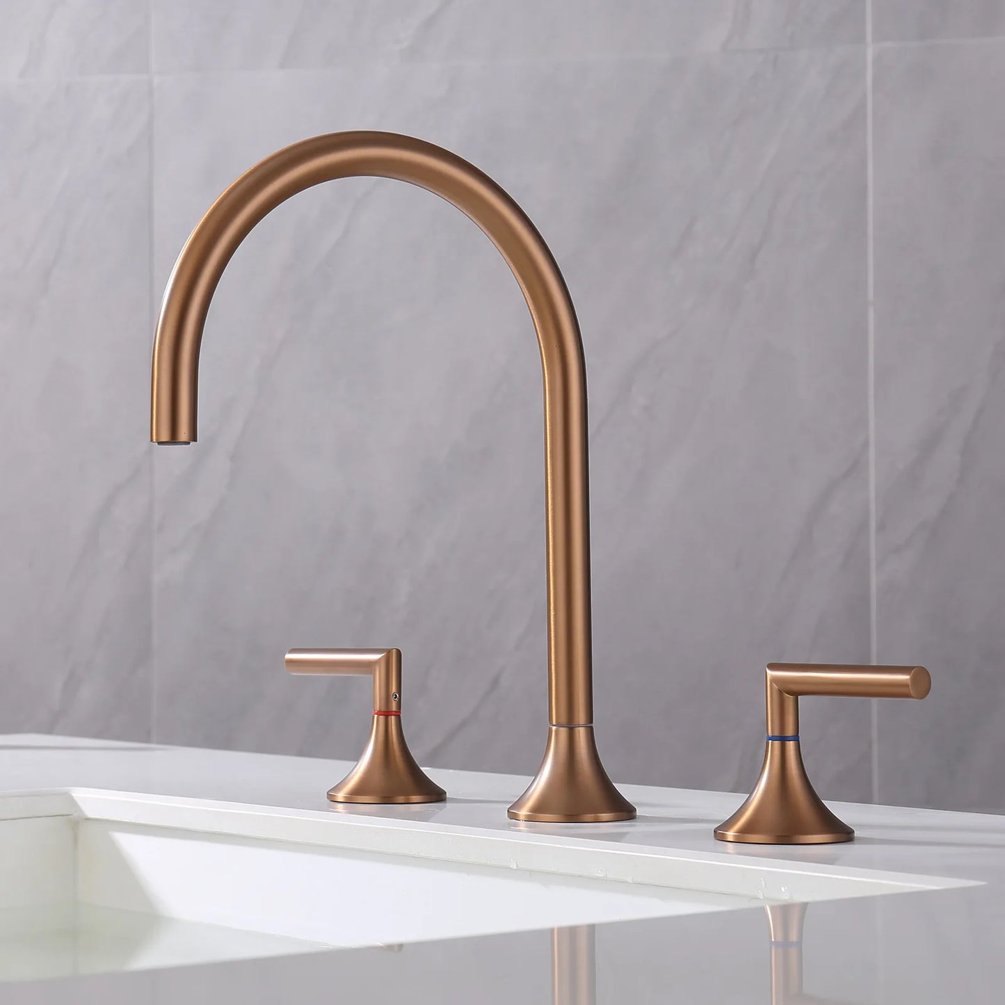 Torneira de Parede para Banheiro com Acabamento Escovado Dourado, Misturador de Água Quente e Fria em Latão Cromado