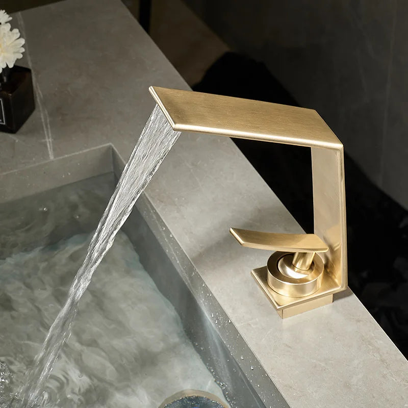 Luxo contemporâneo escovado ouro bacia de água quente & fria torneiras misturadoras pia do banheiro cachoeira bico mistura lavatório metal torneiras