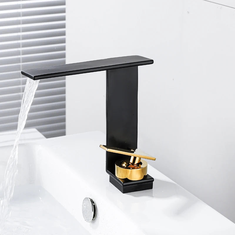 Branco torneira da bacia da pia do banheiro cachoeira latão torneiras misturadoras de água quente e fria novo design único punho torneira da bacia guindaste preto